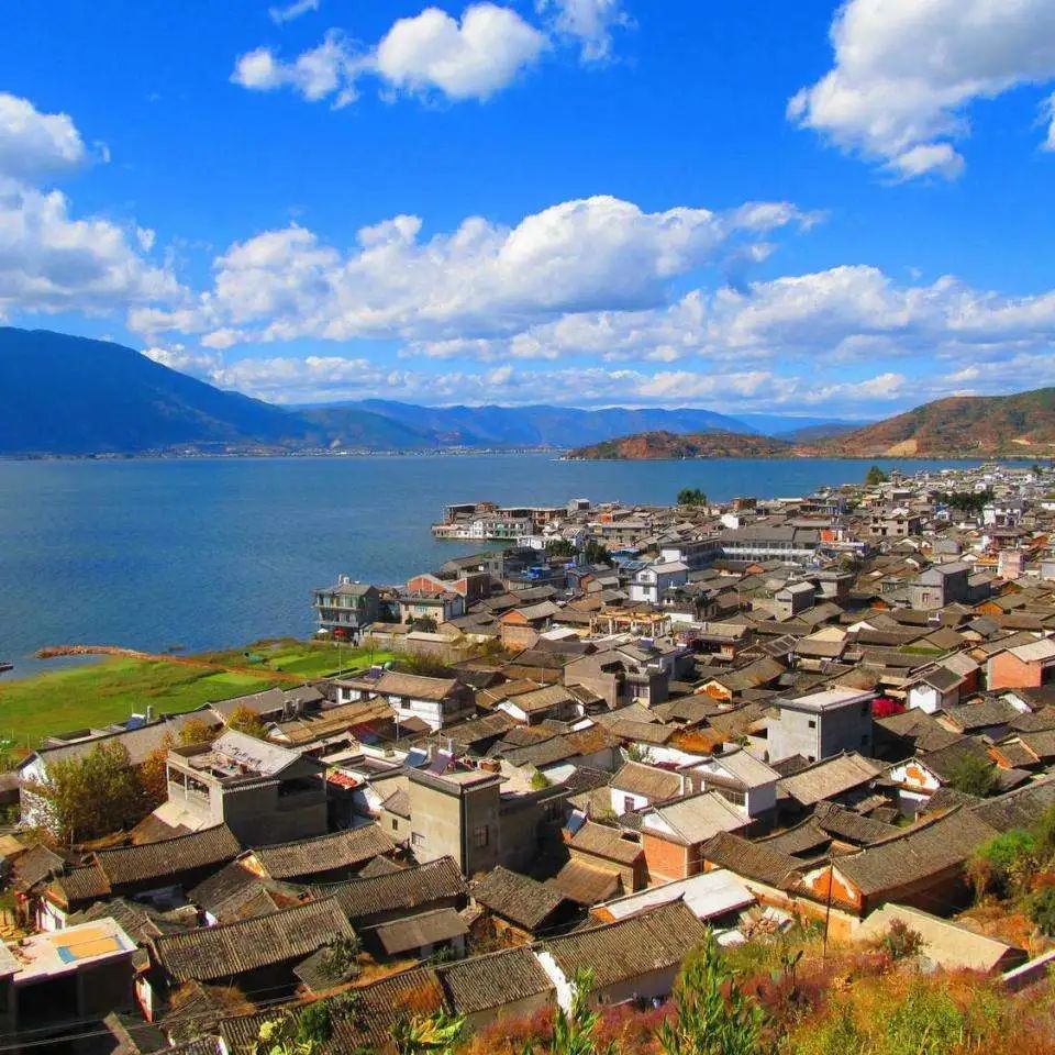 我喜欢去古镇，喜欢它那安详而宁静的气息