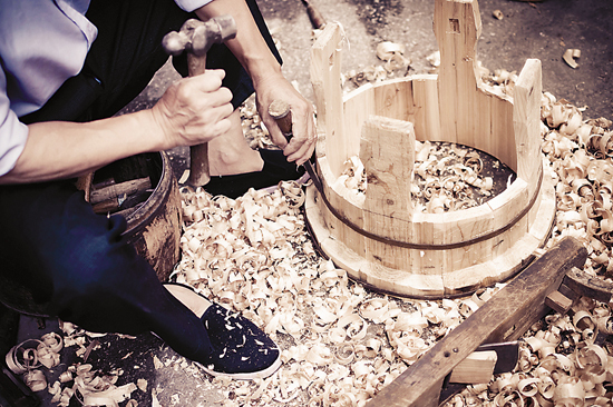 箍桶消失的老人,记忆中的老行当箍桶匠