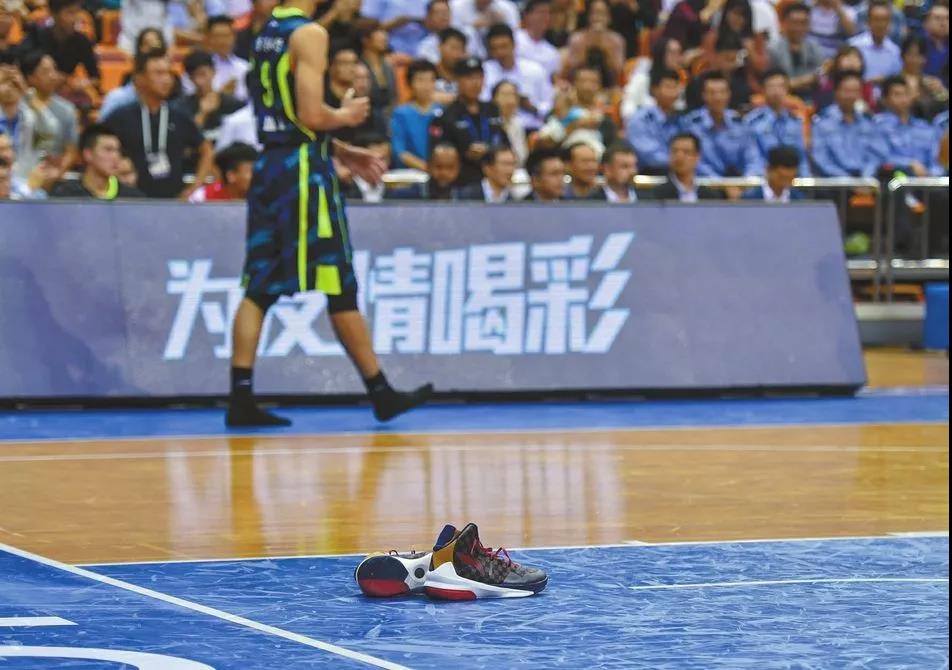 cba赛场再现争议一幕,cba赛场上用过的篮球值钱吗