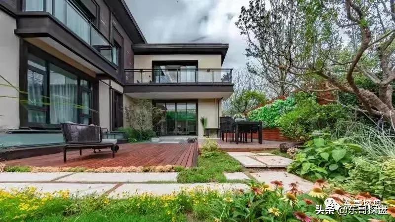 这才是郑州新贵追捧的湖畔臻品。100㎡出头的临湖独院来了