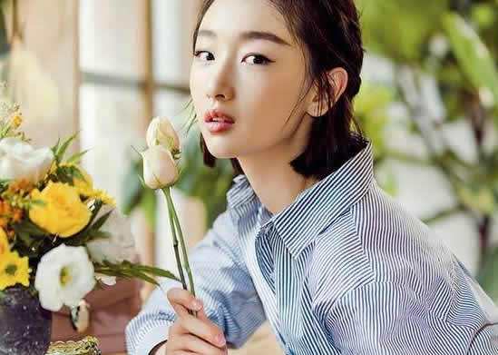 周冬雨谈父母哭了,周冬雨少年的你落泪