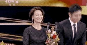 杨颖黄晓明最开始照片,杨颖靠黄晓明火的前后