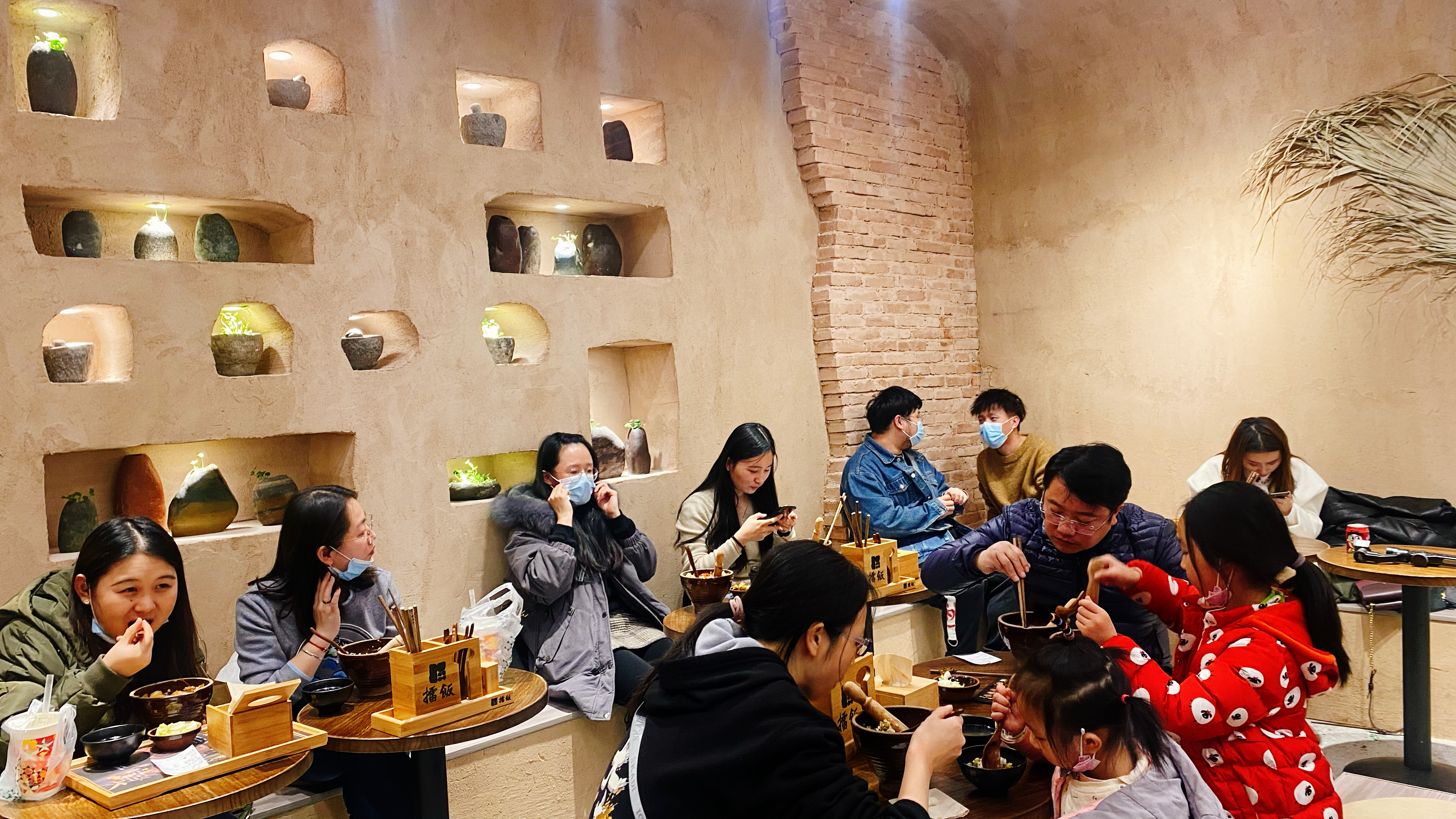 擂饭餐饮店加盟挣钱吗,速食餐饮创业前景分析