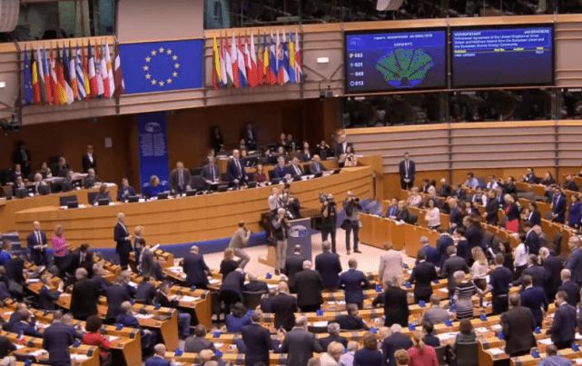 欧洲杯爆冷，默克尔质疑与氛围有关，匈外长：快学我们打中国疫苗