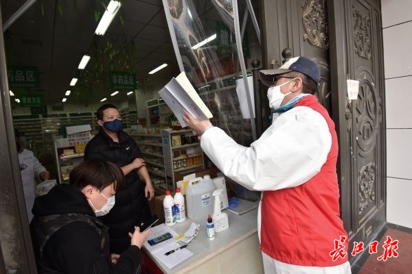 缺药品、不会用手机支付、害怕睡不着……进社区发现这些问题，都有人“接条”