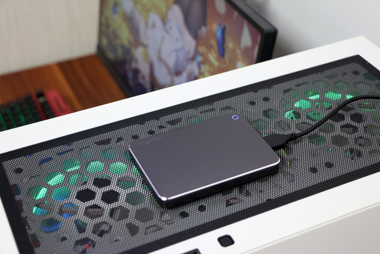 铝制外观可加密备份，东芝Premium移动硬盘照样玩大型3D游戏？