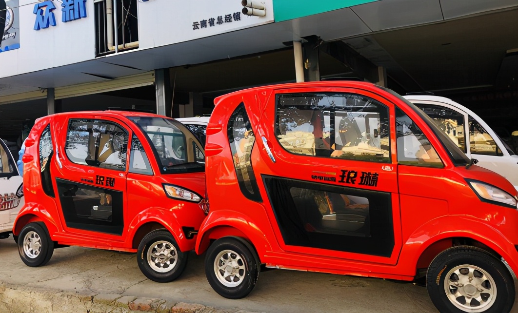 昆明：消费者明知不能上牌、上路“老年代步车”却卖得很火