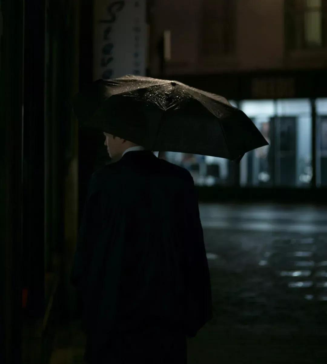 折叠反向伞带手电筒,伞自动折叠照明