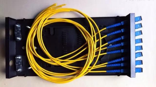 光纤终端盒法兰熔接,光纤终端盒和odf架的区别