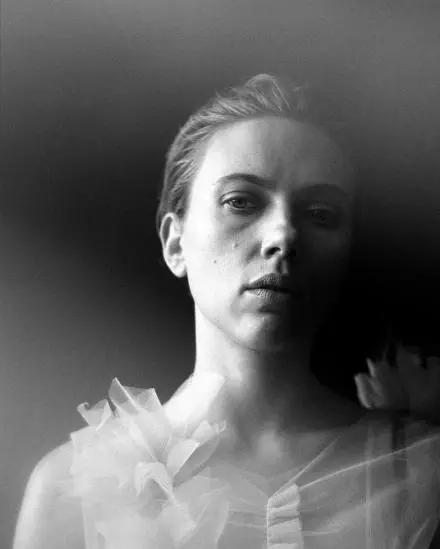 “寡姐”奉献了最好的演出,但它更有可能奥斯卡称帝。