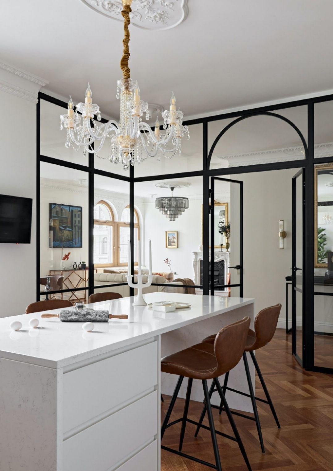 水晶灯具搭配现代简约家具,房间轻奢水晶灯