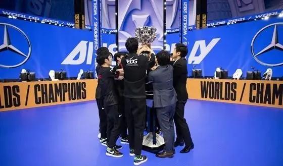 EDG夺冠刷屏,翻译小姐姐火了,一起来学习下现场交传和相关术语