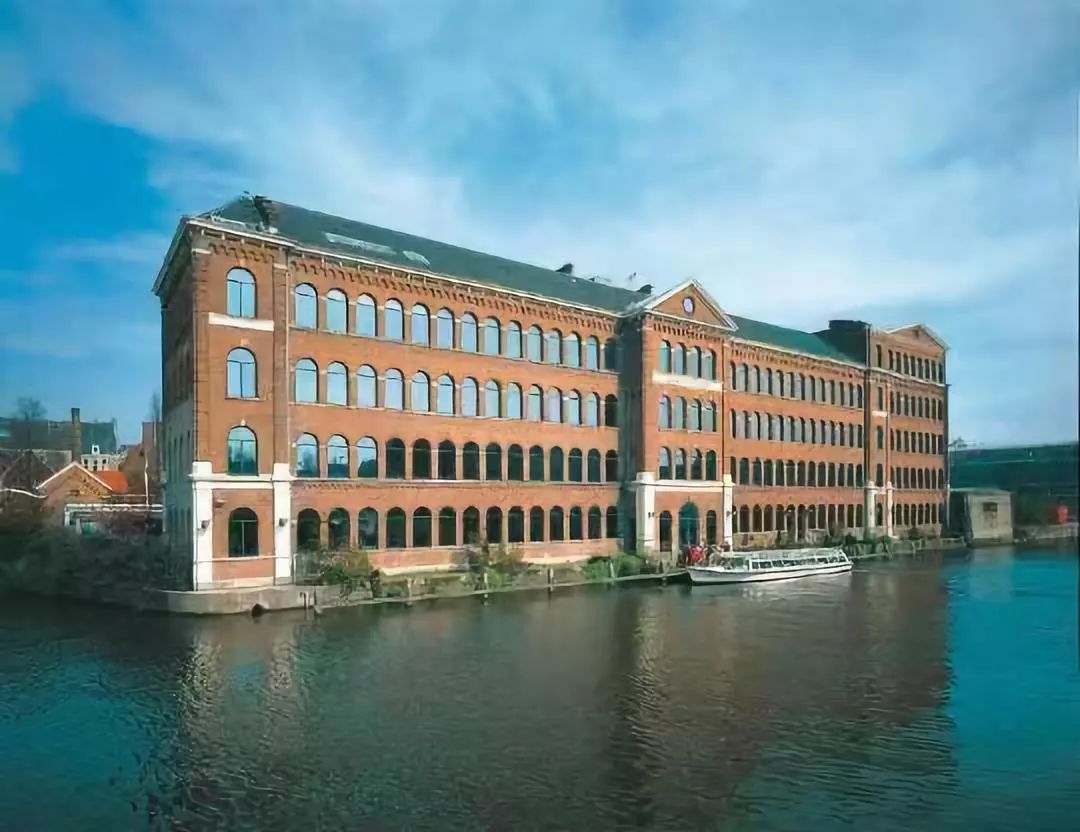 老梁观世界,荷兰购物买什么划算