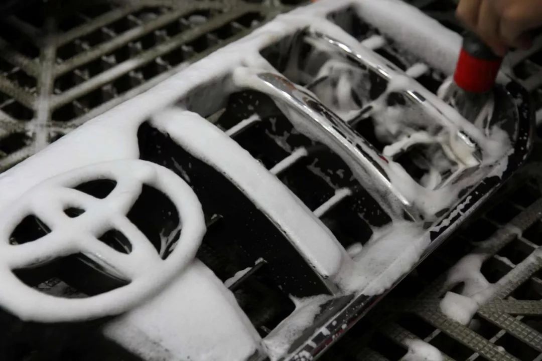 老车翻新：15年后的邂逅，普拉多LC120旧车换新颜，满血复活。