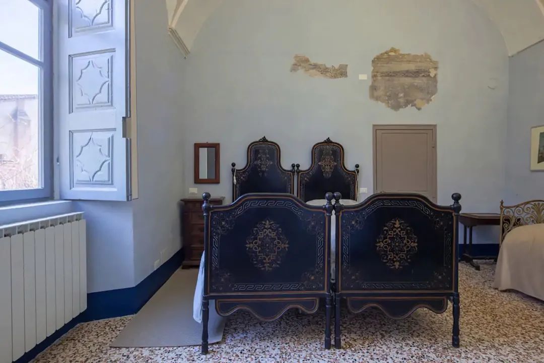 疫情期间住古堡，国外普通女大学生迅速成百万网红，获千万点赞