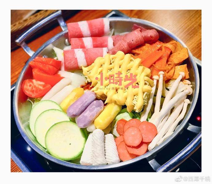 想从吃上接近爱豆,来拔草正宗思密达多彩芝士年糕火锅吧!