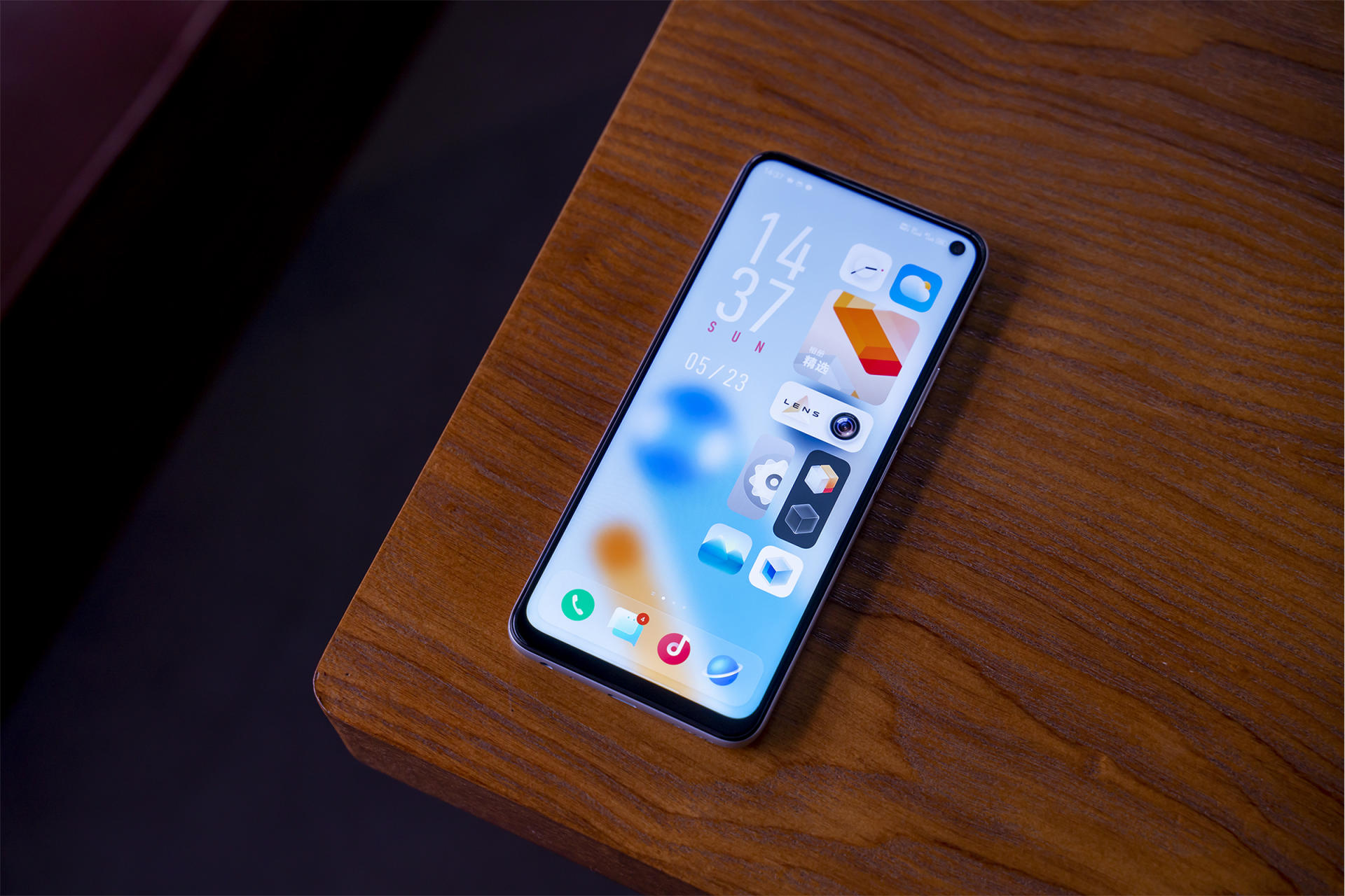 三千左右买手机推荐性价比高,目前值得推荐买手机旗舰机