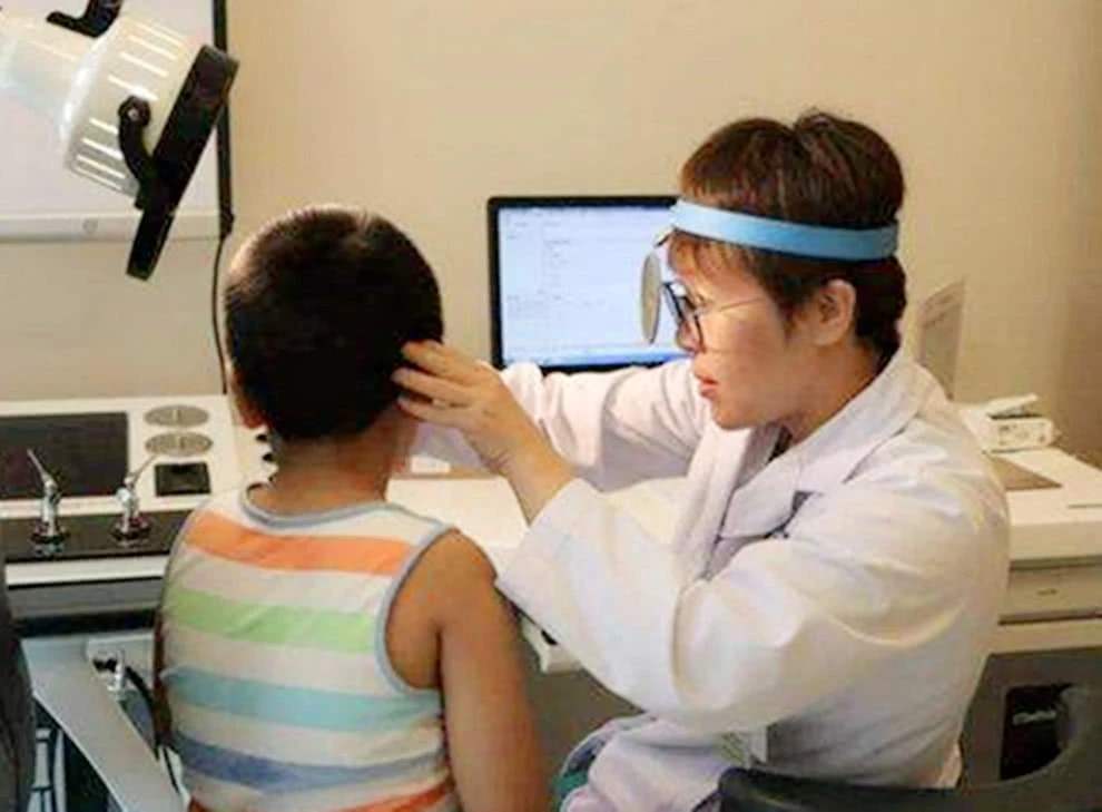 耳朵进虫了怎样快速弄出来,耳朵进虫的最佳处置