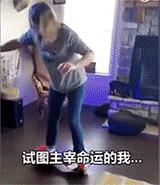 雨天开车后车镜有水咋办,开车雨刷坏了怎么处理