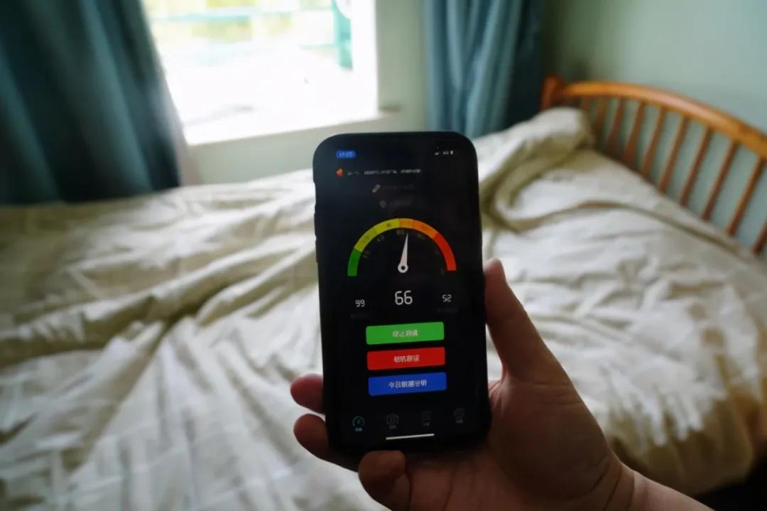 楼上住户严重影响我休息,楼上用震楼器扰民是不是违法