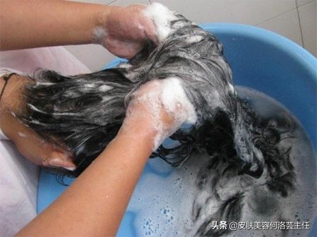 秋天干燥头皮屑怎么去除,光头头皮屑多怎么去除最简单方法