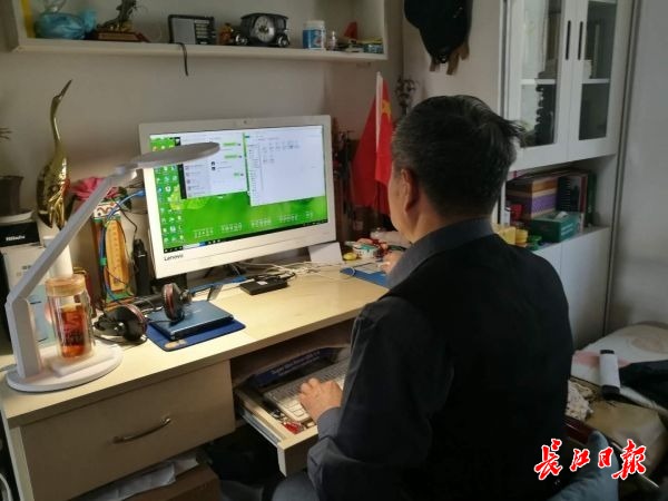 严控疫情扫码测温出站,扫码测温等管控措施落实