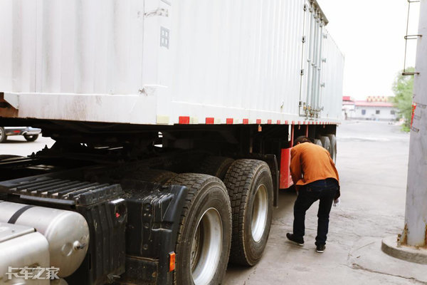 货车冬天防冻技巧,货车车辆如何防寒防冻