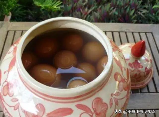 70岁奶奶腌鸡蛋配方,奶奶教你腌鸭蛋好吃又简单方法