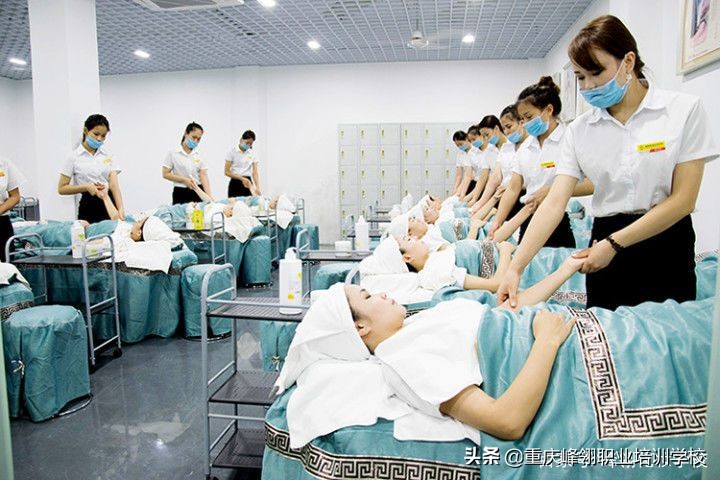 重庆学化妆和发型推荐哪个学校,重庆哪里学化妆培训比较靠谱