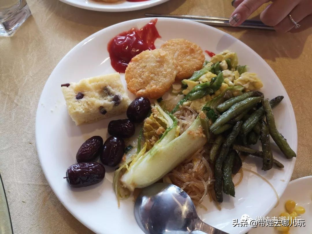 住别墅、滚草坪、躺在床上看电影，密云轻奢营地的花样玩法