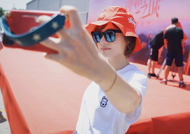 懒理关系户吐槽,孙俪妹妹晒与姐姐同款秀姐妹情,打卡故宫气质赞