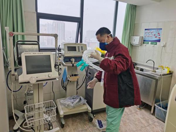 坚守初心担使命奋楫扬帆再起航,坚守初心使命勇当抗疫先锋