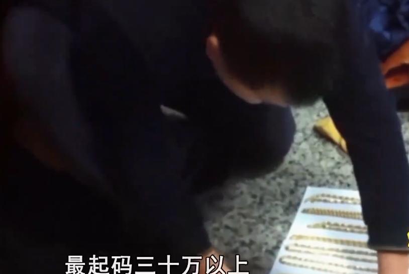 男子抢劫金店仅12秒落网,二十多岁浙江小伙抢劫珠宝案