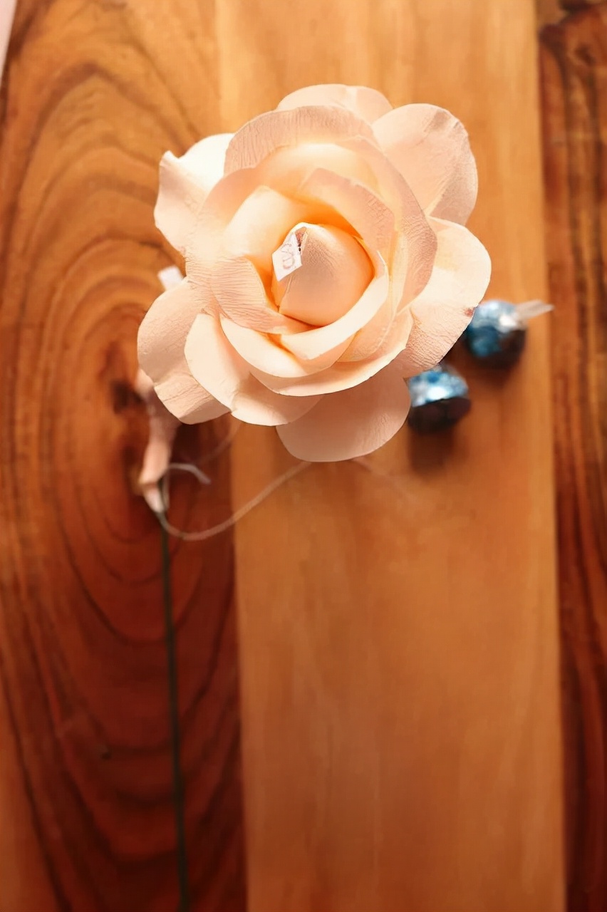 皱纹纸diy手工花朵,手工制作皱纹纸立体花