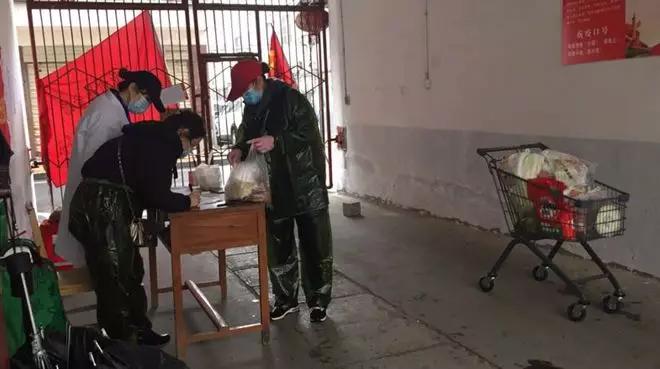 战疫中的人和事800字,战疫人物事例100例