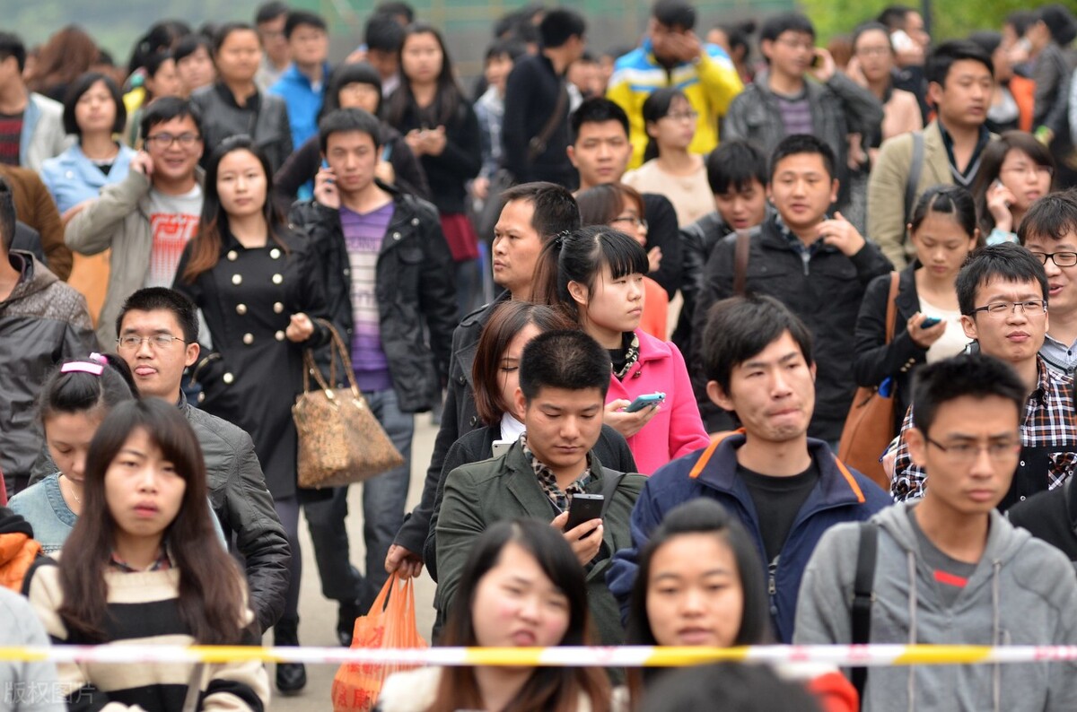 现在要不要去考事业编,现在考公务员还要不要政审