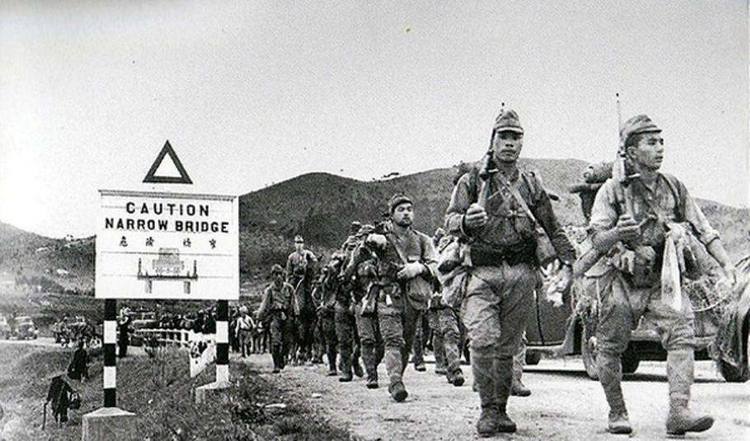 美国女兵“投降”后:却遭日军“虐待”,美国用了最直接手段解决