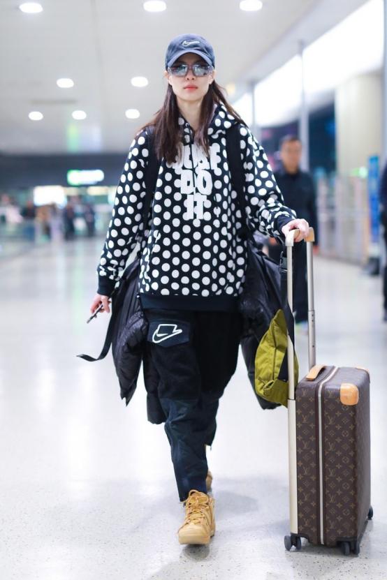 钟楚曦穿搭最新,钟楚曦穿搭风格