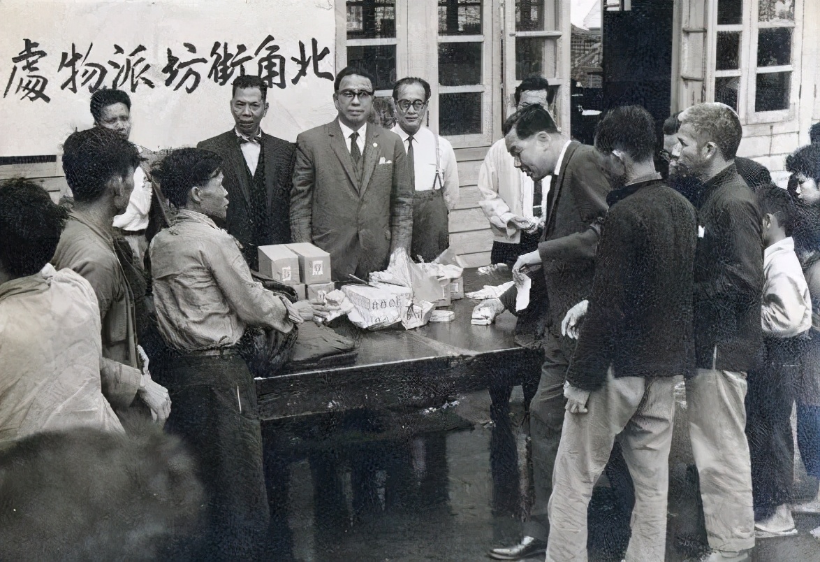 居家良药和兴白花油，起于福建，发迹星马，为什么有水仙花设计？