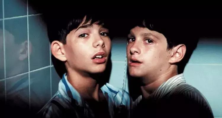 高铁上,父亲乱摸女儿:性盲比文盲更可怕