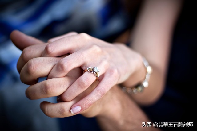 结婚三金买多少克黄金合适,结婚三金是黄金好还是白金好