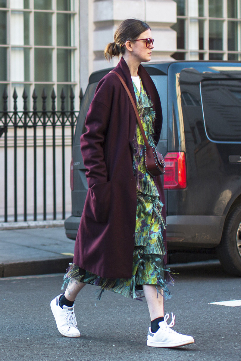 大衣配什么内搭减龄好看,驼色大衣内搭什么颜色减龄