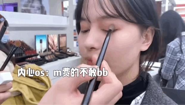 柜姐怎样化妆的,柜姐可以帮忙化妆吗