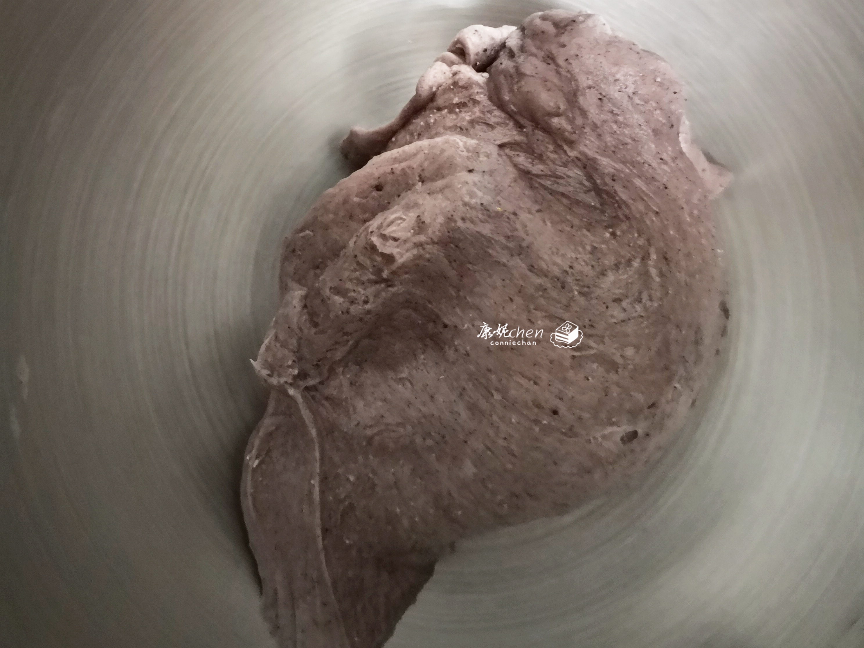 早餐营养面包黑米,黑米泡好后打成糊揉面做面包