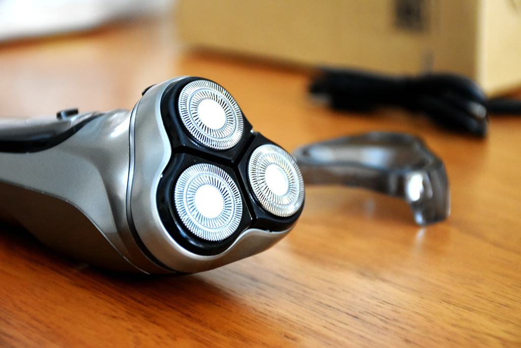 映趣剃须刀黑色和银色区别,真香剃须刀评测