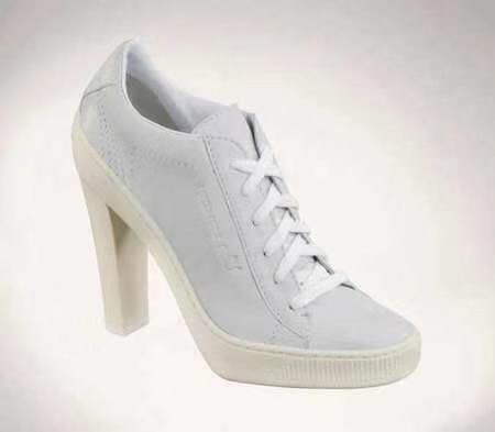 宋慧乔穿的这双鞋是什么牌子,宋慧乔最近穿的运动鞋