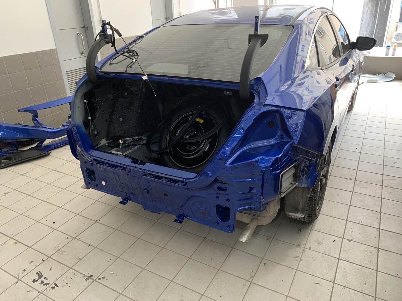 车尾箱被追尾修车得多久,车被追尾尾箱变形怎么维修好