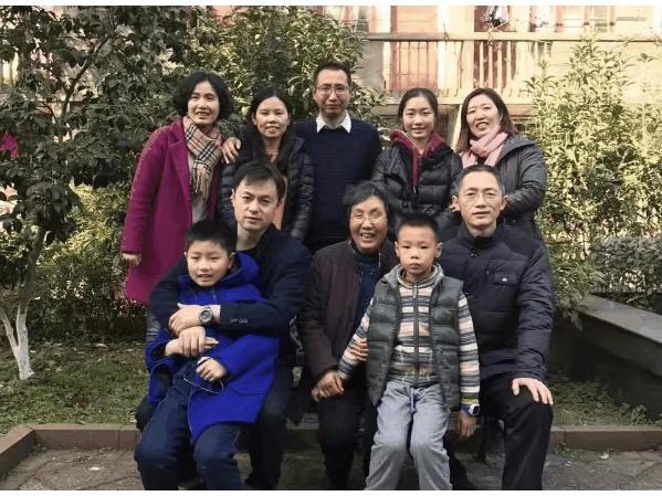 新春全家福拍摄技巧,全家福新年拍照姿势推荐