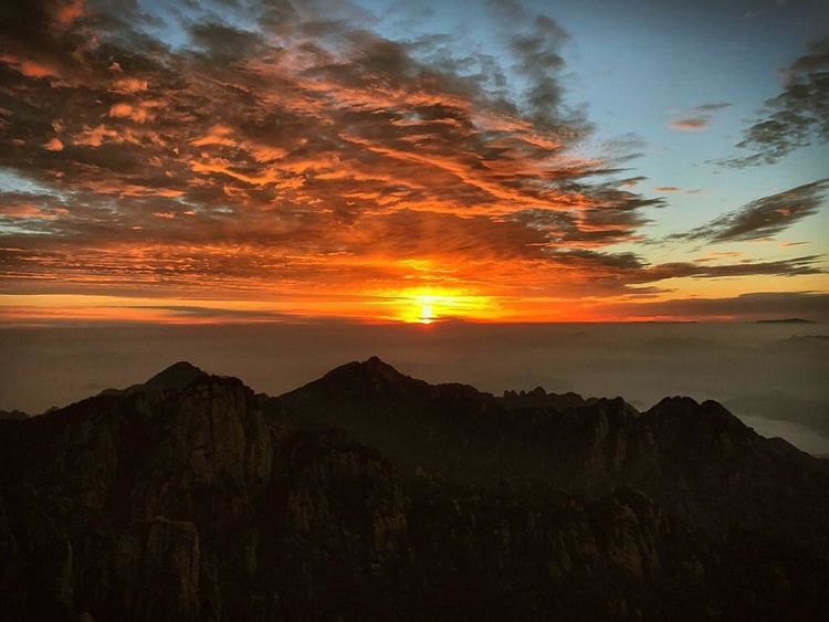 黄山半山腰的酒店多少元一夜,黄山山顶酒店价格会降吗