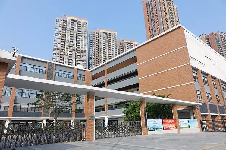 佛山新港码头搬迁新址,佛山港龙滨江楼盘停工了吗